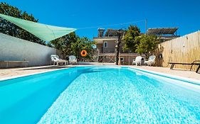 J&K Villa House Suites